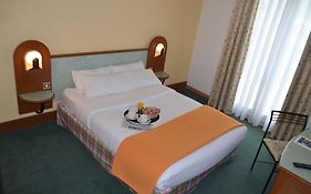 Hostellerie Saint Vincent Beauvais Aeroport